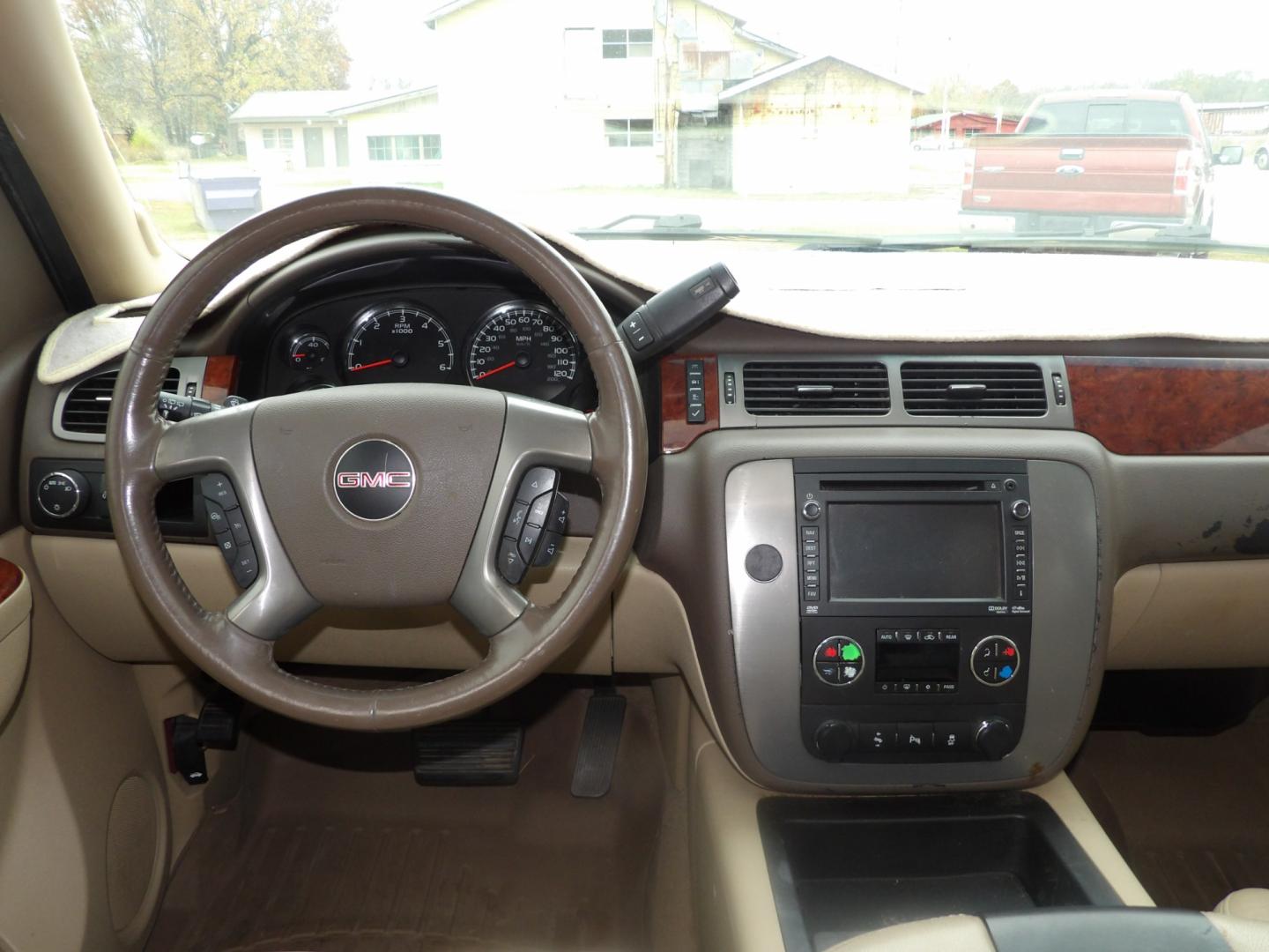 2012 Crystal Claret Tincoat /Tan GMC Yukon SLT (1GKS1CE00CR) with an 5.3L V8 engine, Automatic transmission, located at 401 First NE, Bearden, AR, 71720, (870) 687-3414, 33.726528, -92.611519 - Photo#20